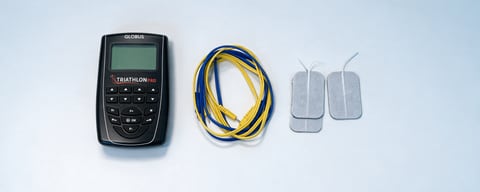 Elektrostimulator Globus Triathlon Pro s kabli in elektrodami